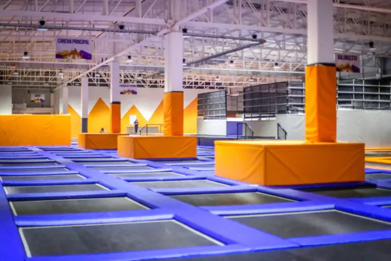 Summit Trampoline Park ubicación, precio y reseña Minimalista